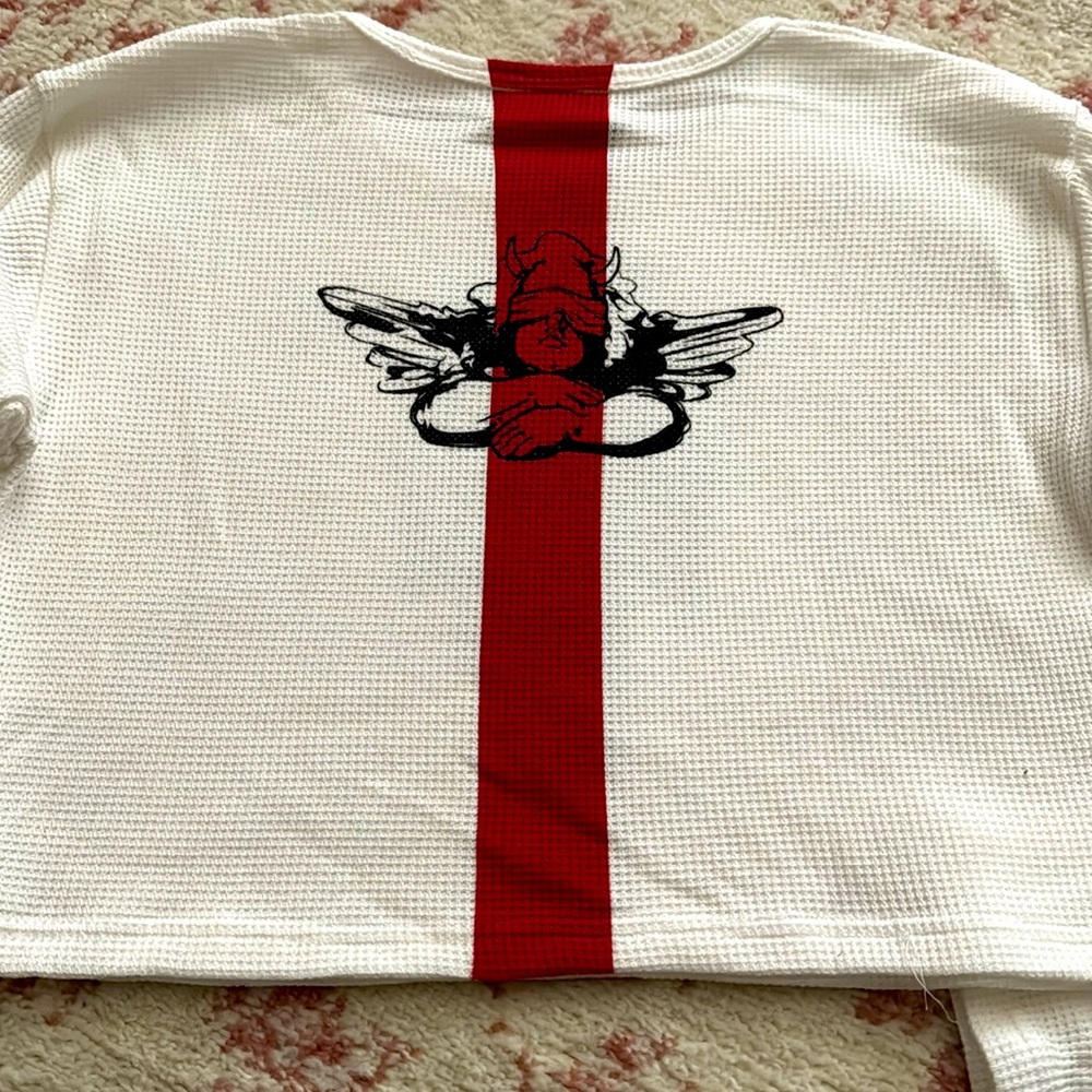 Women's White Cropped Long-Sleeve Top with Red Graphic - Picture 3 of 4